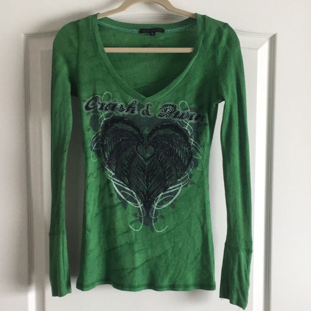 Crash and Burn v\neck tee.  Size Large
